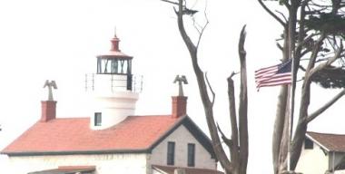link to full image of Battery Point Lighthouse, Crescent City Harbor
