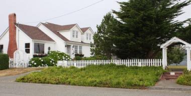 link to full image of Cape Cod Cottage,  Crescent City