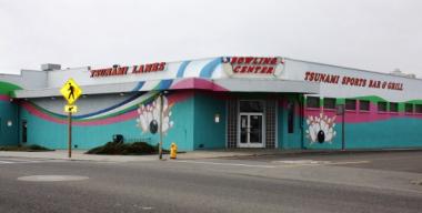 link to full image of Tsunami Lanes Bowling Alley, Crescent City