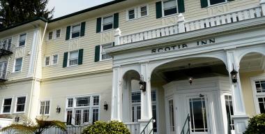 link to full image of Scotia Inn Front entrance