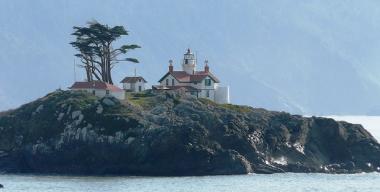 link to full image of Coastal Battery Point Lighthouse