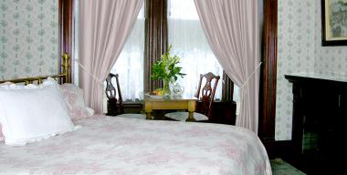 link to full image of Victorian Inn pink room