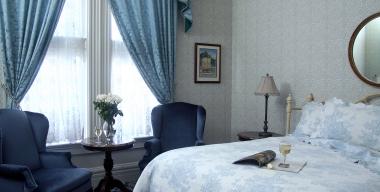 link to full image of Victorian Inn blue room