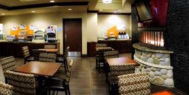 link to full image of Redwood Hotel Casino Holiday Inn Express dining area