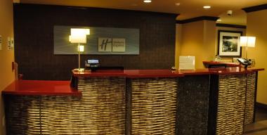 link to full image of Redwood Hotel Casino Holiday Inn Express lobby