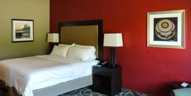link to full image of Redwood Hotel Casino Holiday Inn Express room